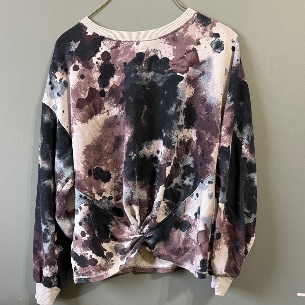 Chic Tie-Dye Sweatshirt in Black and Brown